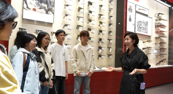 江西传媒职业学院开展纪念中国工农红军长征胜利90周年思政课实践教学活动