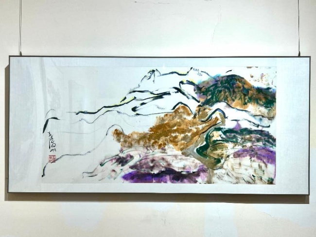 金峦秋远 纸本水墨 69cm×136cm 2024-2026
