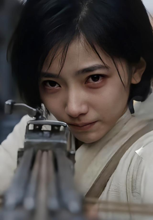 五人小队中的医官陈素又美又飒