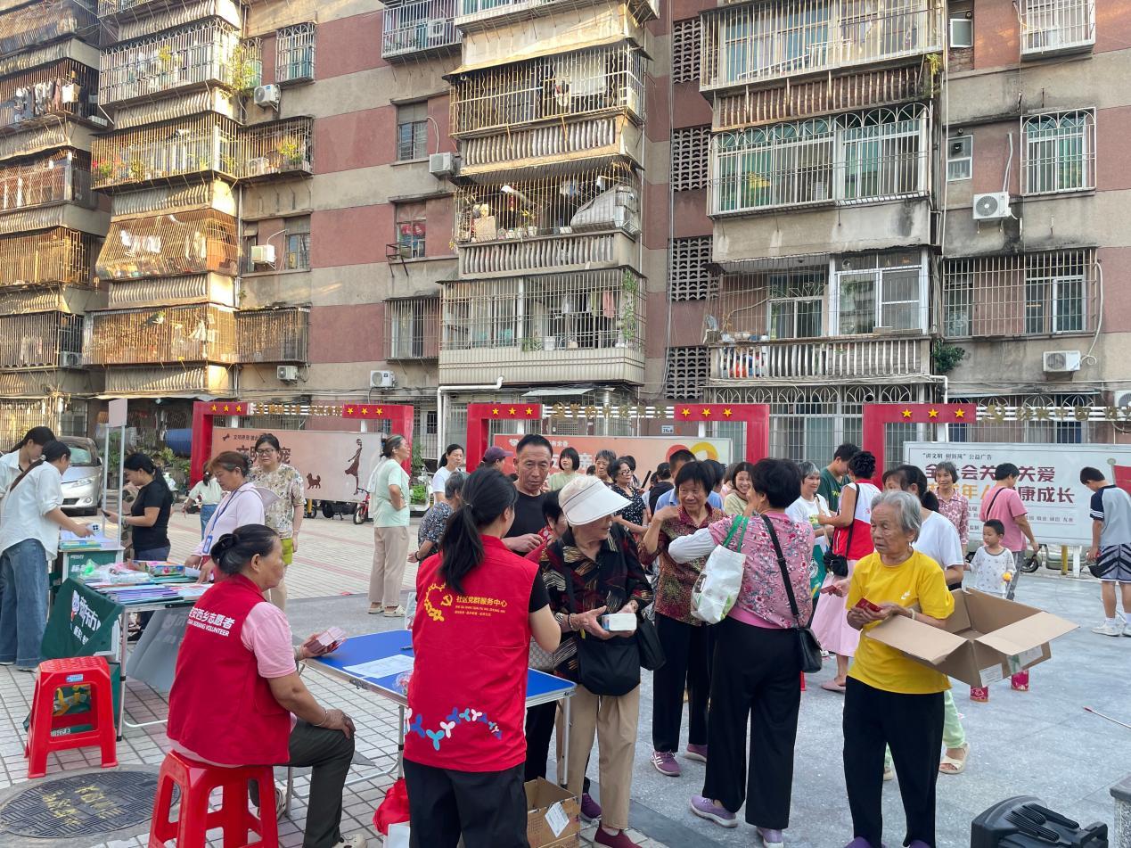 敬老月里暖意浓,龙珠社区长者玩转“秋日暖阳”
