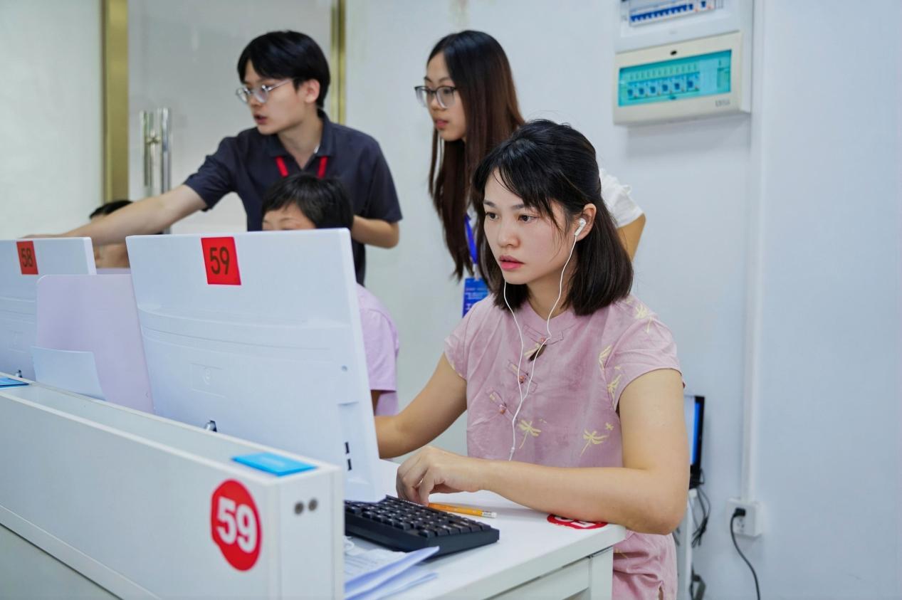 张静雅参加翻译工匠外语技能竞赛