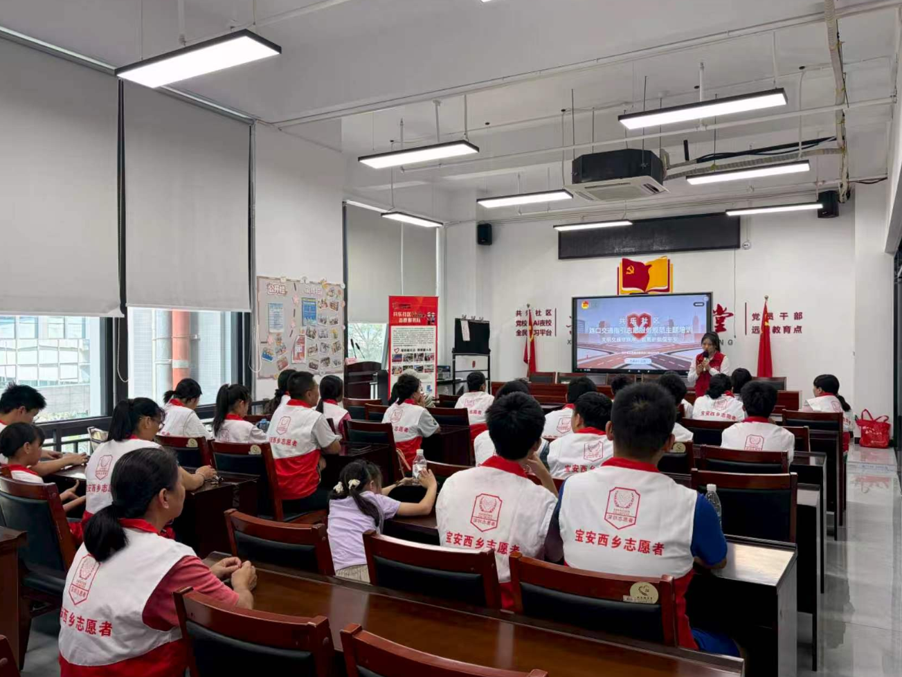 以志愿微光,守护文明出行路——共乐社区常态化开展路口交通文明劝导服务