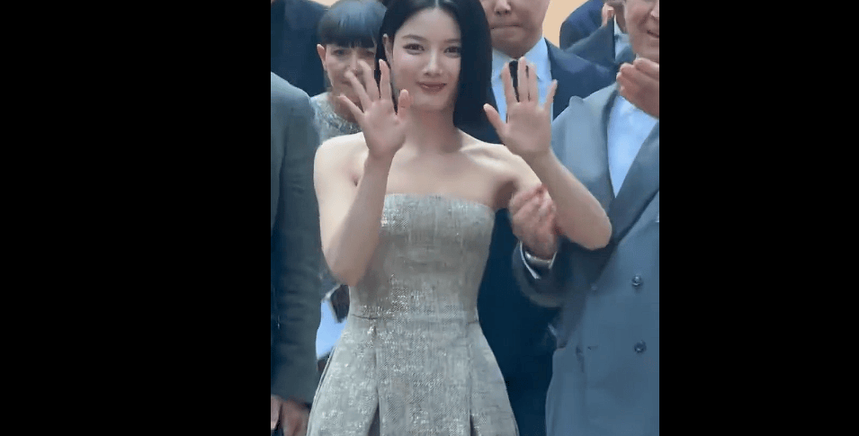 韩国女星金裕贞遭品牌老板咸猪手，当众搂腰拉手被指越界