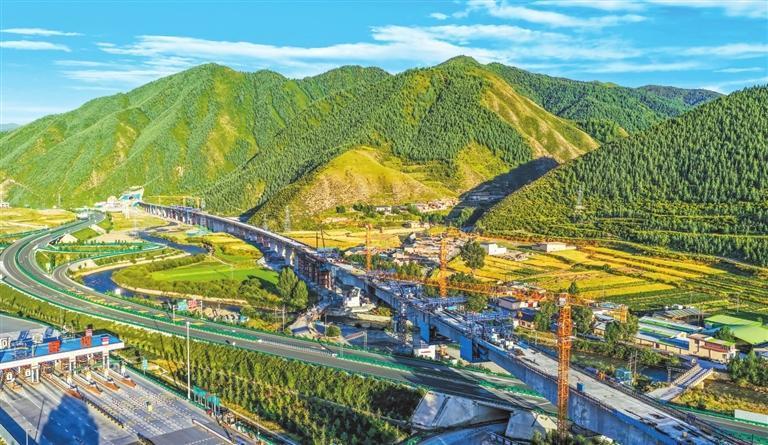 建设中的兰合铁路