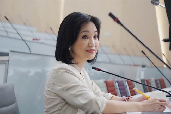 高雄市长最新民调出炉!双方支持度仅相差0.1%,柯志恩好感度占优