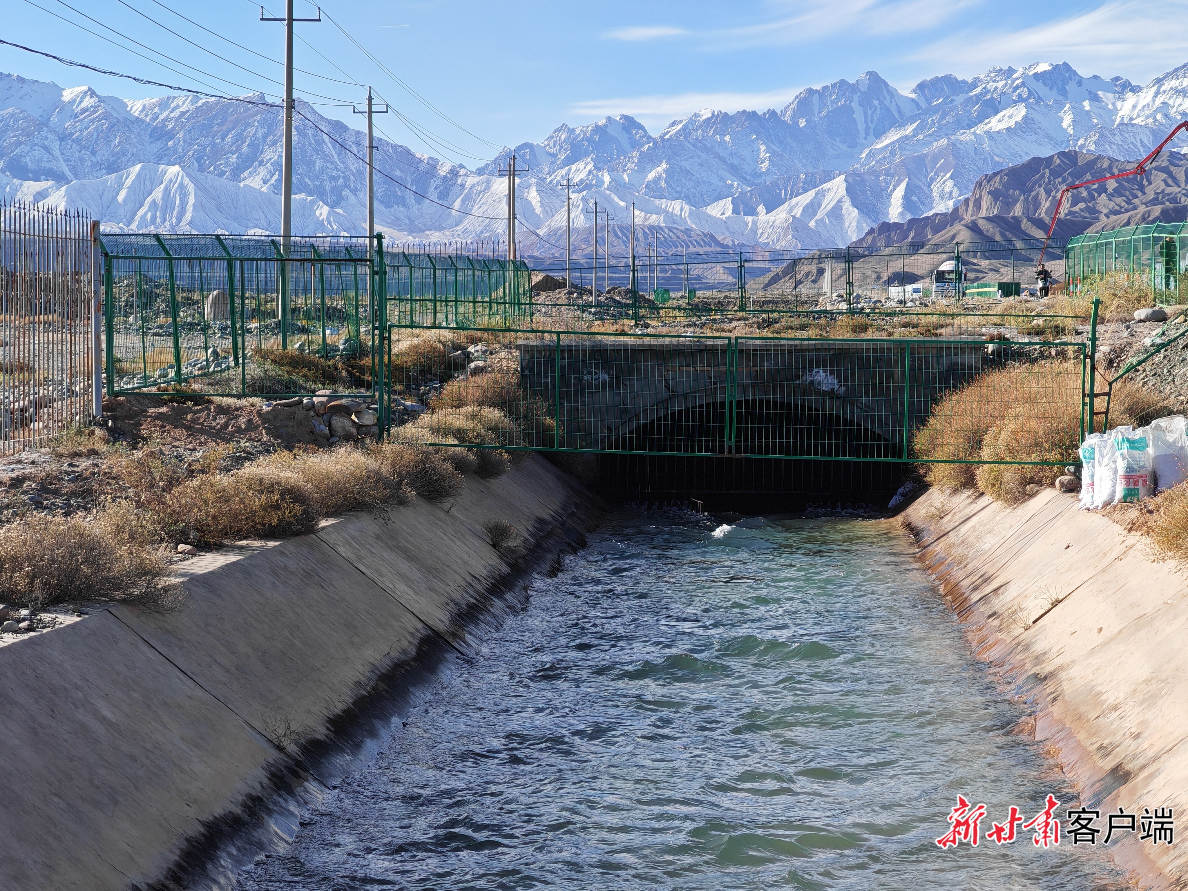 至今仍在使用的洪水河洞子渠西干渠出水口