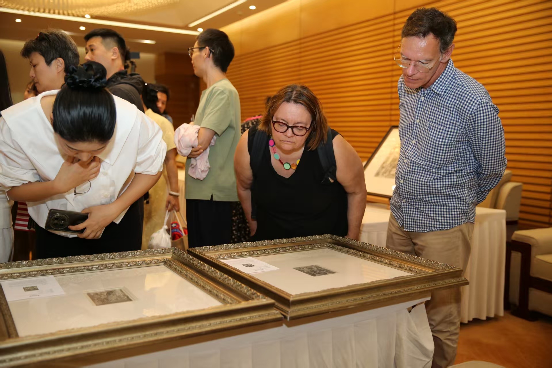 艺聚观澜 福润世界 观澜版画基地举办“博物馆之夜”国际版画跨界文化活动喜迎APEC