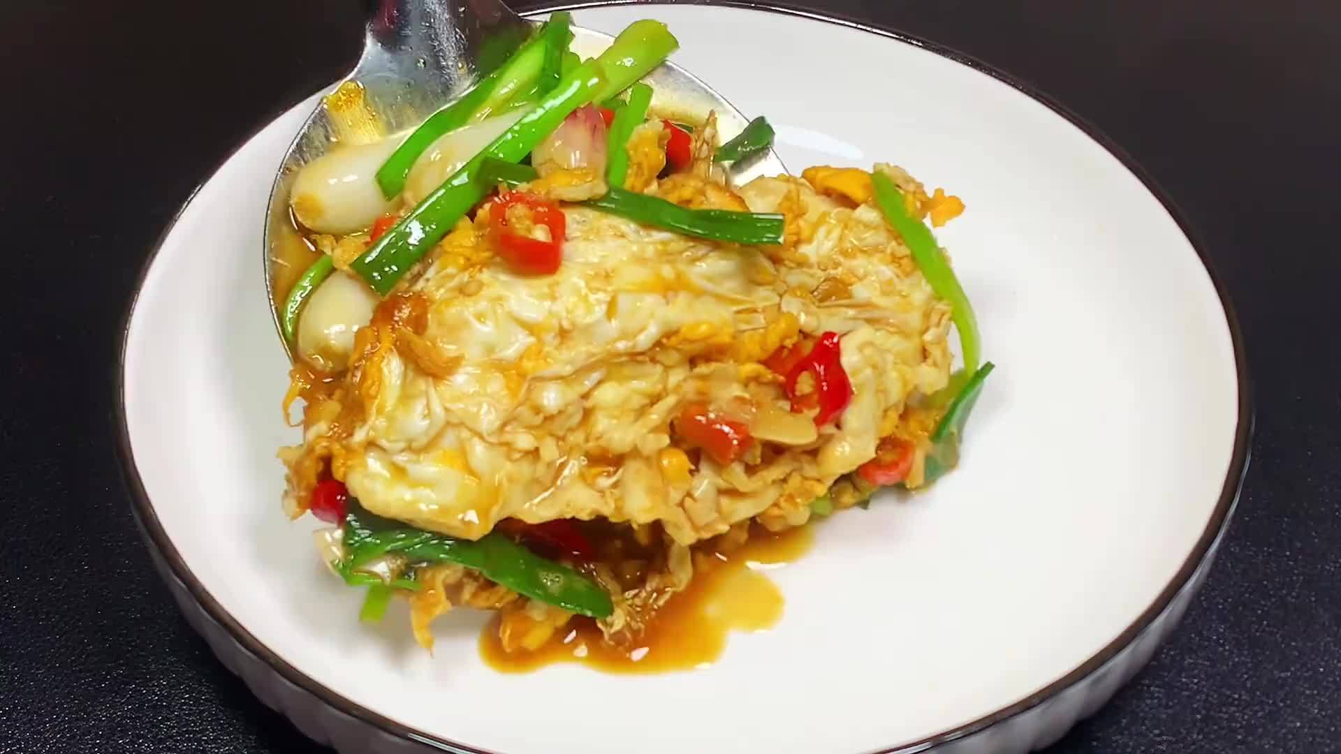 湘菜馆桌桌必点的特色菜，小葱醋炒蛋，做法简单又家常，超级下饭