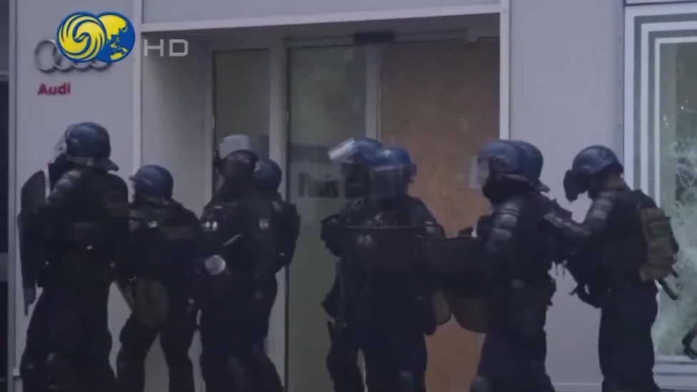 法国内政部长：警方在骚乱中逮捕近千人