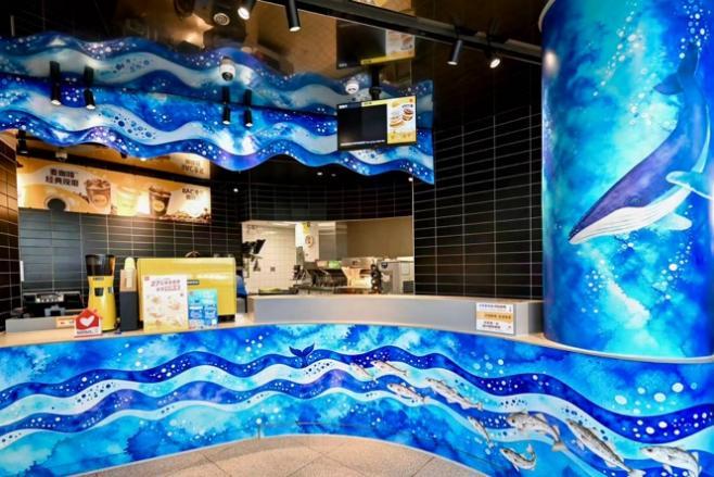 从外立面到用餐区域,海洋元素贯穿餐厅内外