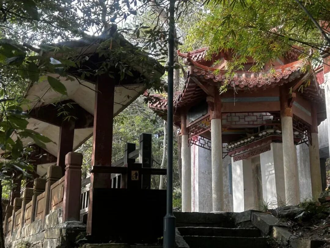 李璟读书台 图源:庐山秀峰景区
