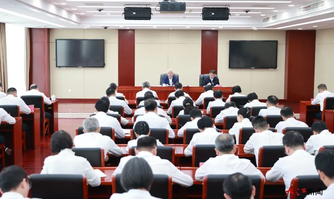 尹弘出席省委组织部机关干部大会，宣布中央及省委有关任职决定
