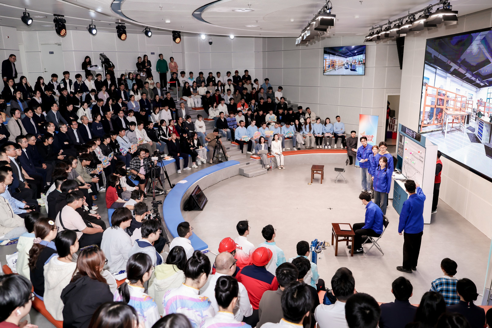 从“一张工作台”到“南京号”卫星：这场职校生思政课讲出了技能报国的厚度