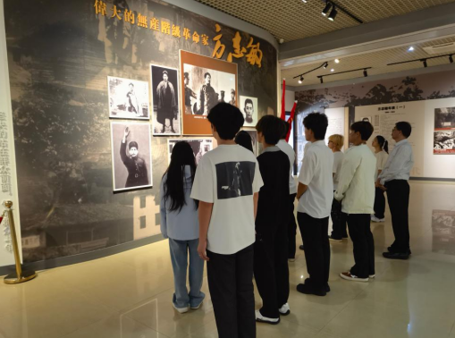 江西新能源科技职业学院师生赴南昌开展红色走读活动