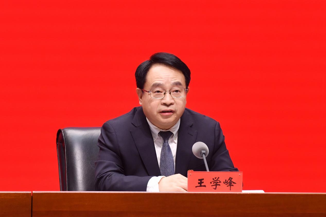 黑龙江省工业和信息化厅党组成员、副厅长 王学峰