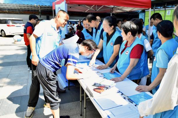 从“听讲”到“敲门”：桃源街道楼栋长把政策宣传课开进楼道