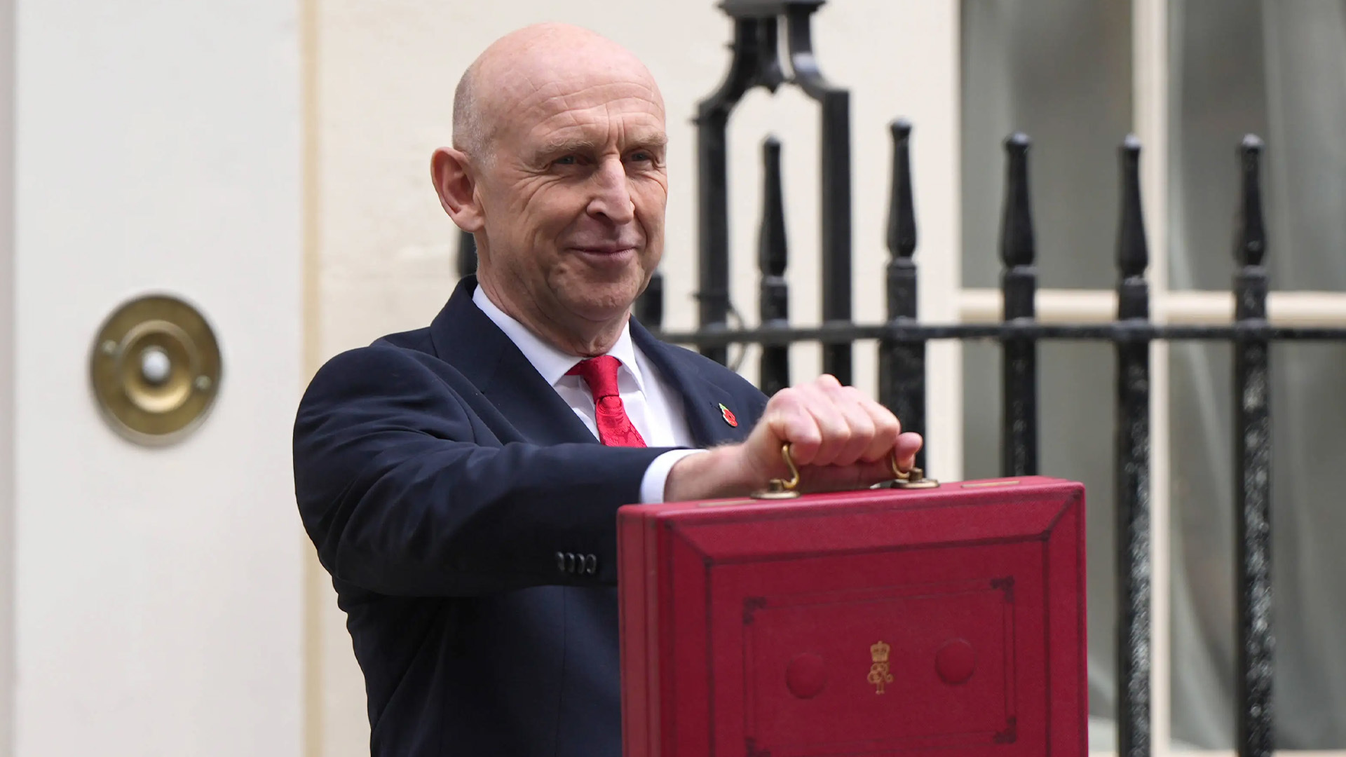 将是英向乌提供的规模最大的援助方案！英国向乌克兰追加100亿英镑援助