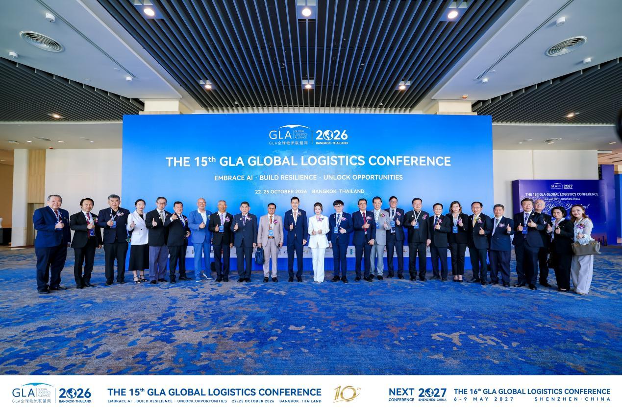 主办方与媒体代表:中外经济新闻社副社长欧阳鸿先生,GLA全球物流联盟网创始人兼总裁、全球物流企业联合会执行会长孙文芳女士。