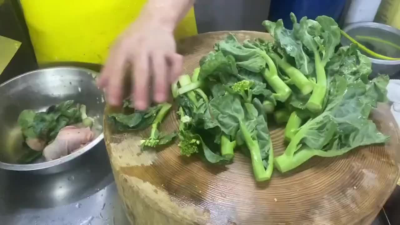 广东大厨原来是这样炒芥兰的，难怪绿油油的，终于学会了
