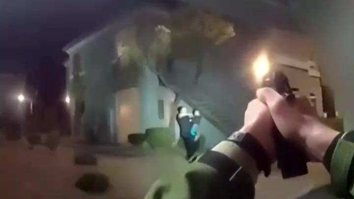 美国男子用3岁儿子当人质，警方将两人一同击毙，事后大喊“为什么要开一百多枪”
