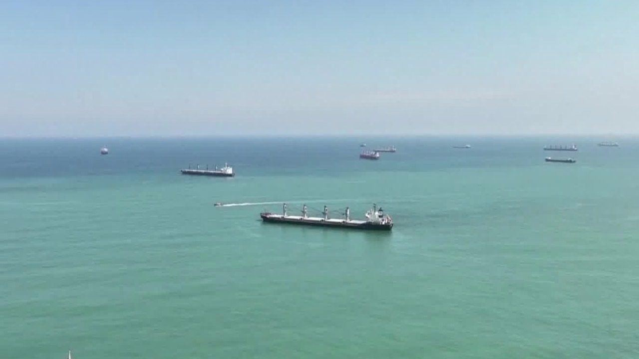 黑海局势绷紧，战火烧向民用航道，俄乌冲突持续外溢扰乱全球秩序