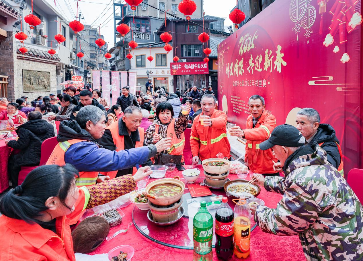 一城洁净,四季暖心|中粮可口可乐华中公司持续关爱环卫工人