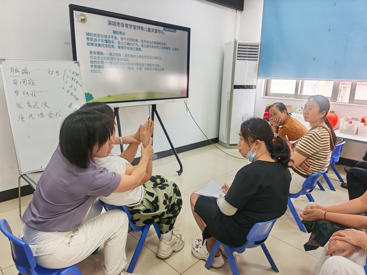 “暖光”充电站！志愿者们解锁陪伴困境儿童“新技能”——渔业社区开展困境儿童家庭帮扶志愿者培训讲座