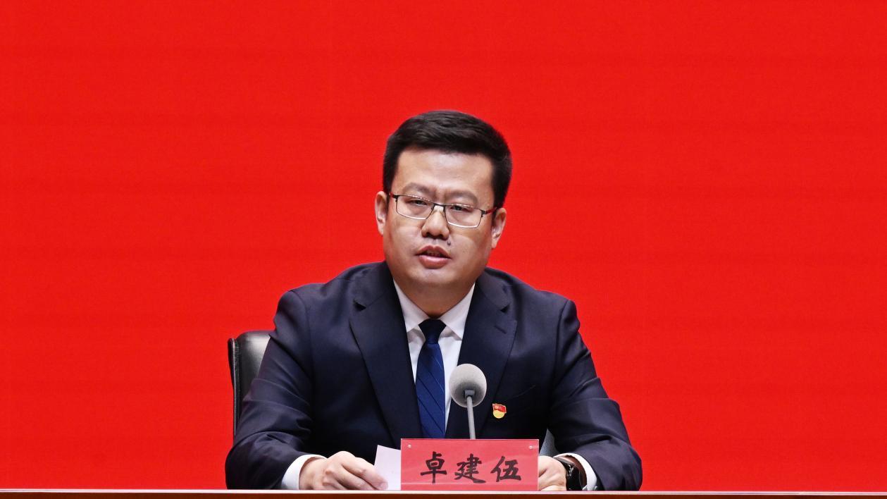 黑龙江省生态环境厅党组成员、副厅长 卓建伍