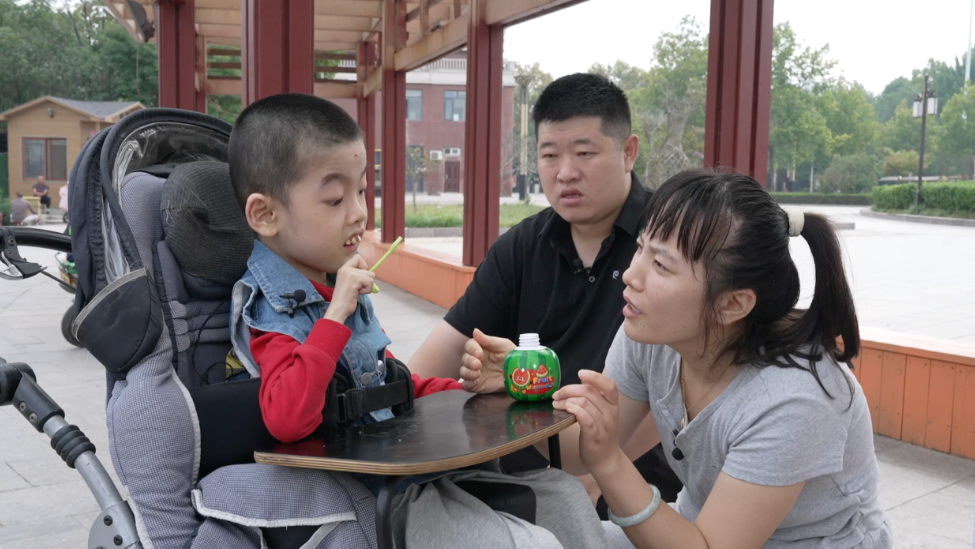 旅途｜一个渐冻症患儿家庭的生死突围