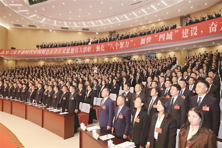 奏唱国歌。