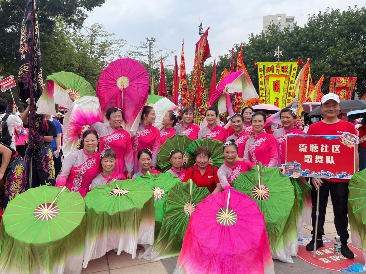 我和西乡三月三|流塘社区舞蹈队:从街边看巡游,到自己成了巡游里的风景