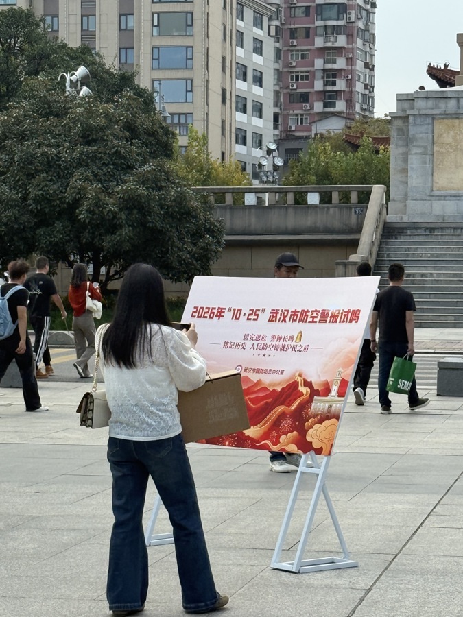 记者现场拍摄