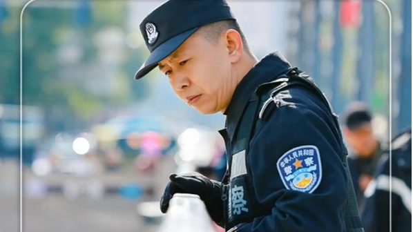特警跃入黄河救落水者：我不是英雄