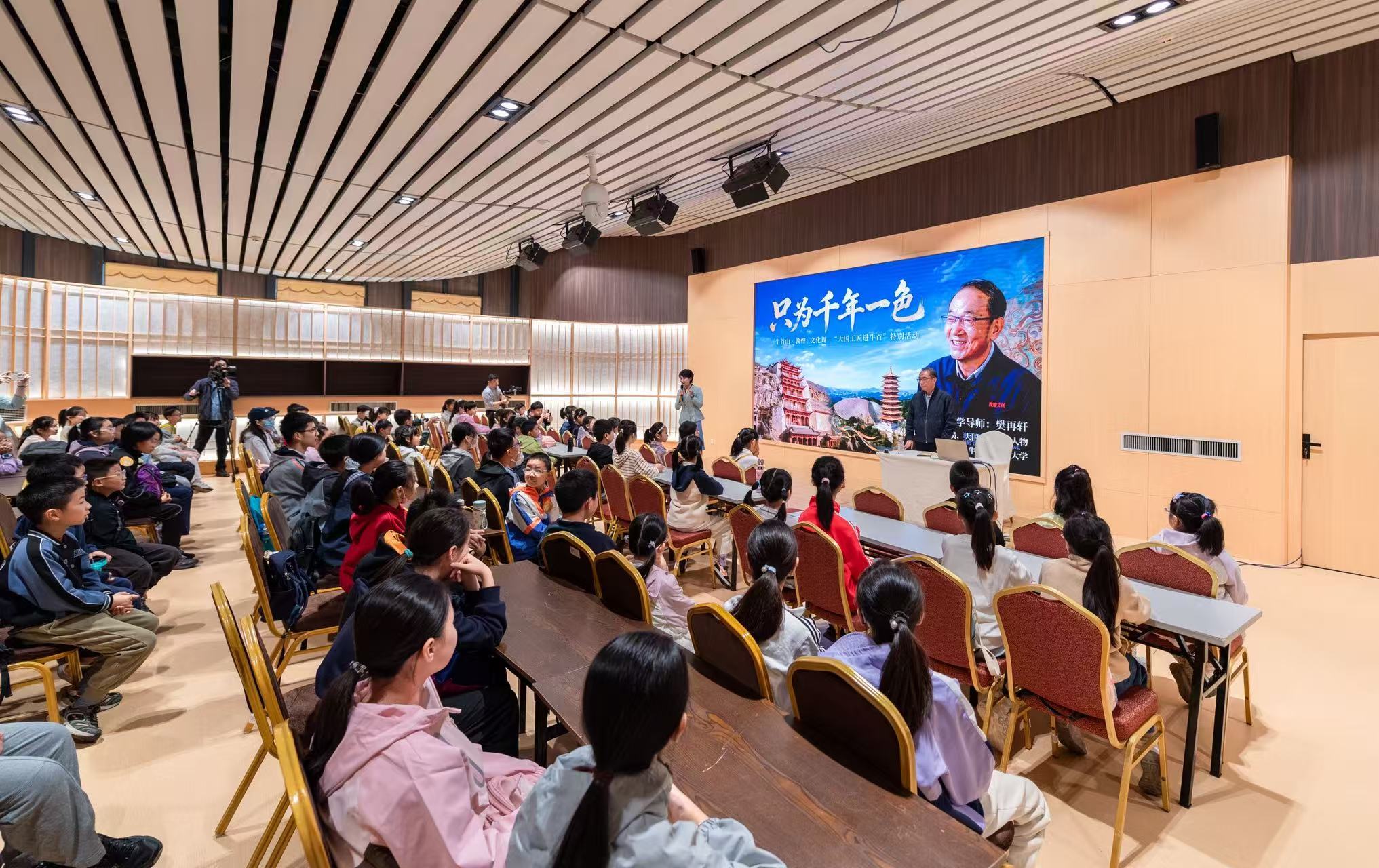 从莫高窟到牛首山:一场壁画修复课里的“守”与“传”