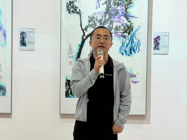 知名当代艺术批评家、策展人杜曦云致辞