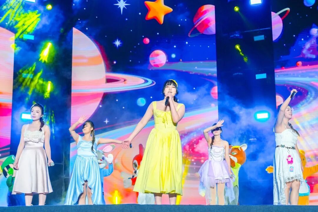 热爱点燃秋夜!西安欧亚学院迎新晚会Show出精彩