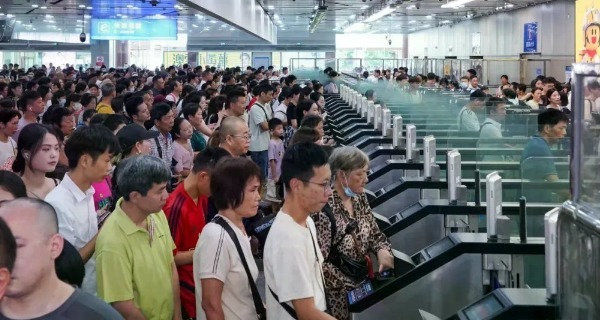 珠海边检前三季度查验出入境人员1.79亿人次 同比增长约8%