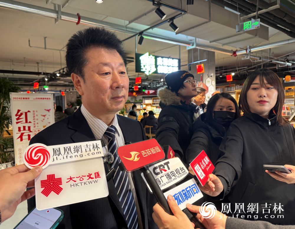 作家任林举畅谈阅读故事。