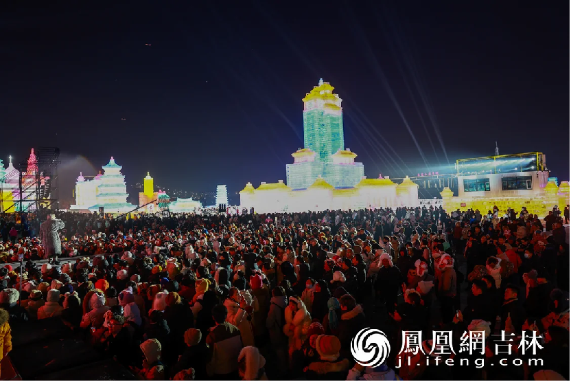 百人拔河、冰上热舞、全网刷屏！长春冰雪之夜燃爆今冬，青春力量惊艳全场！