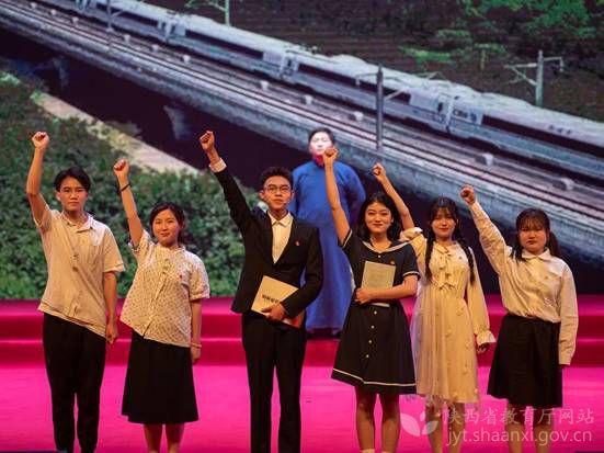 西安建筑科技大学团课《学百年团史,答青春之问》情景剧演绎共青团百年光辉历程