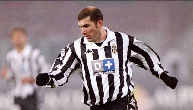 齐达内成为了安切洛蒂麾下的绝对核心。